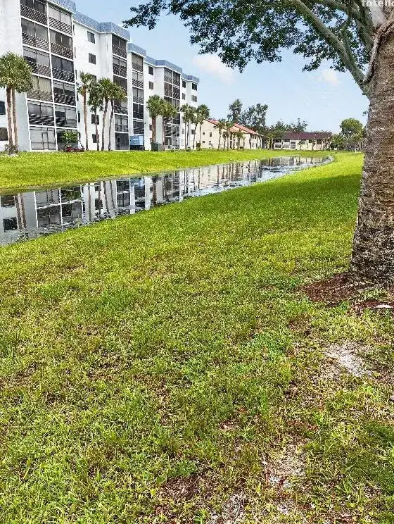 4820 Lucerne Lakes Boulevard W # 402, Lake Worth FL 33467 photo 2