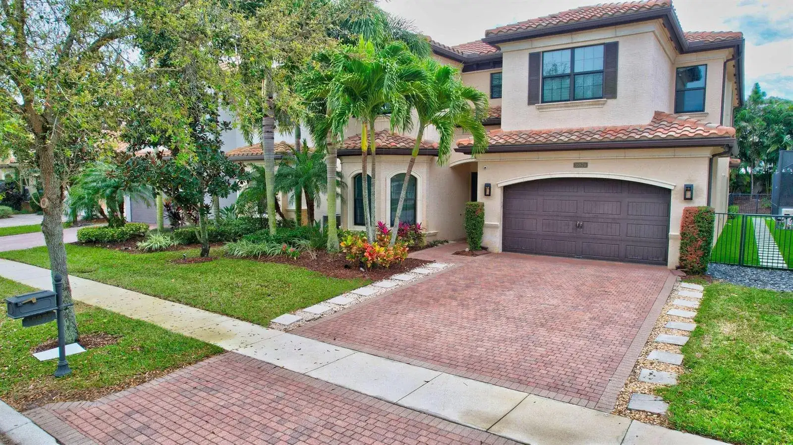 16879 Bridge Crossing Circle, Delray Beach FL 33446 photo 2