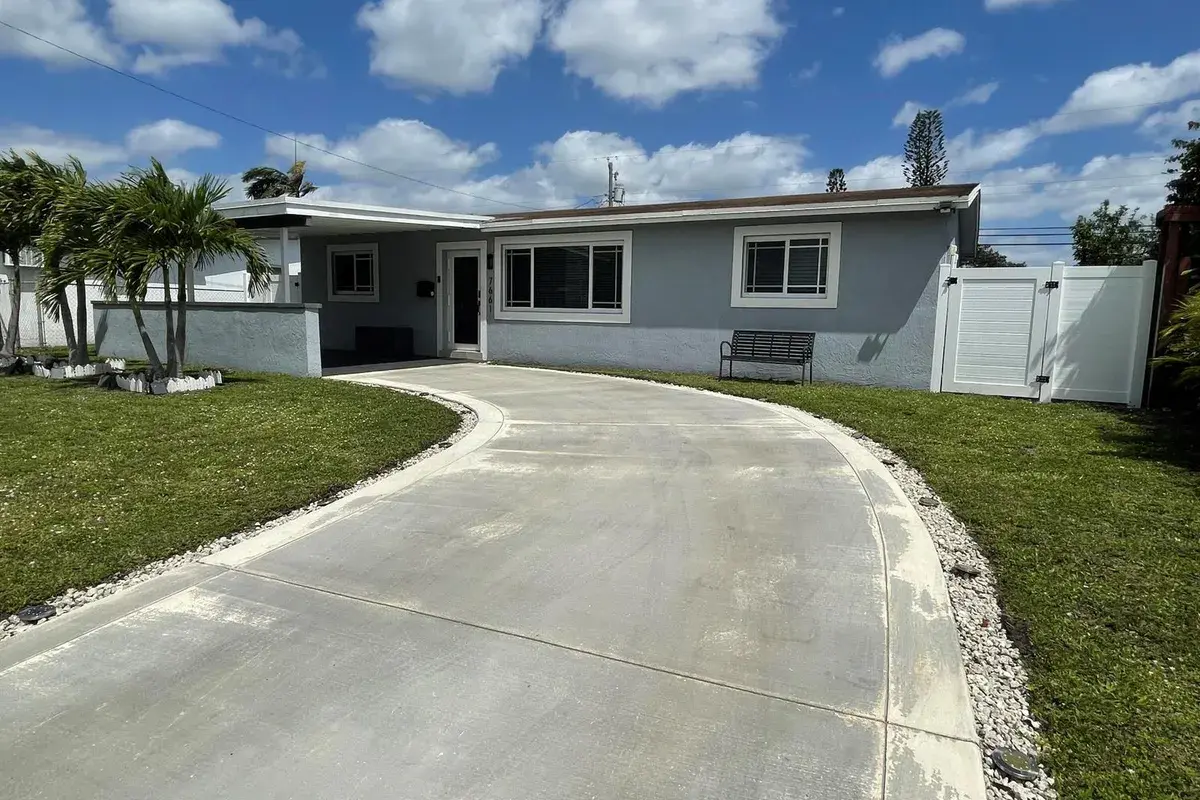 7661 Farragut Street, Hollywood FL 33024