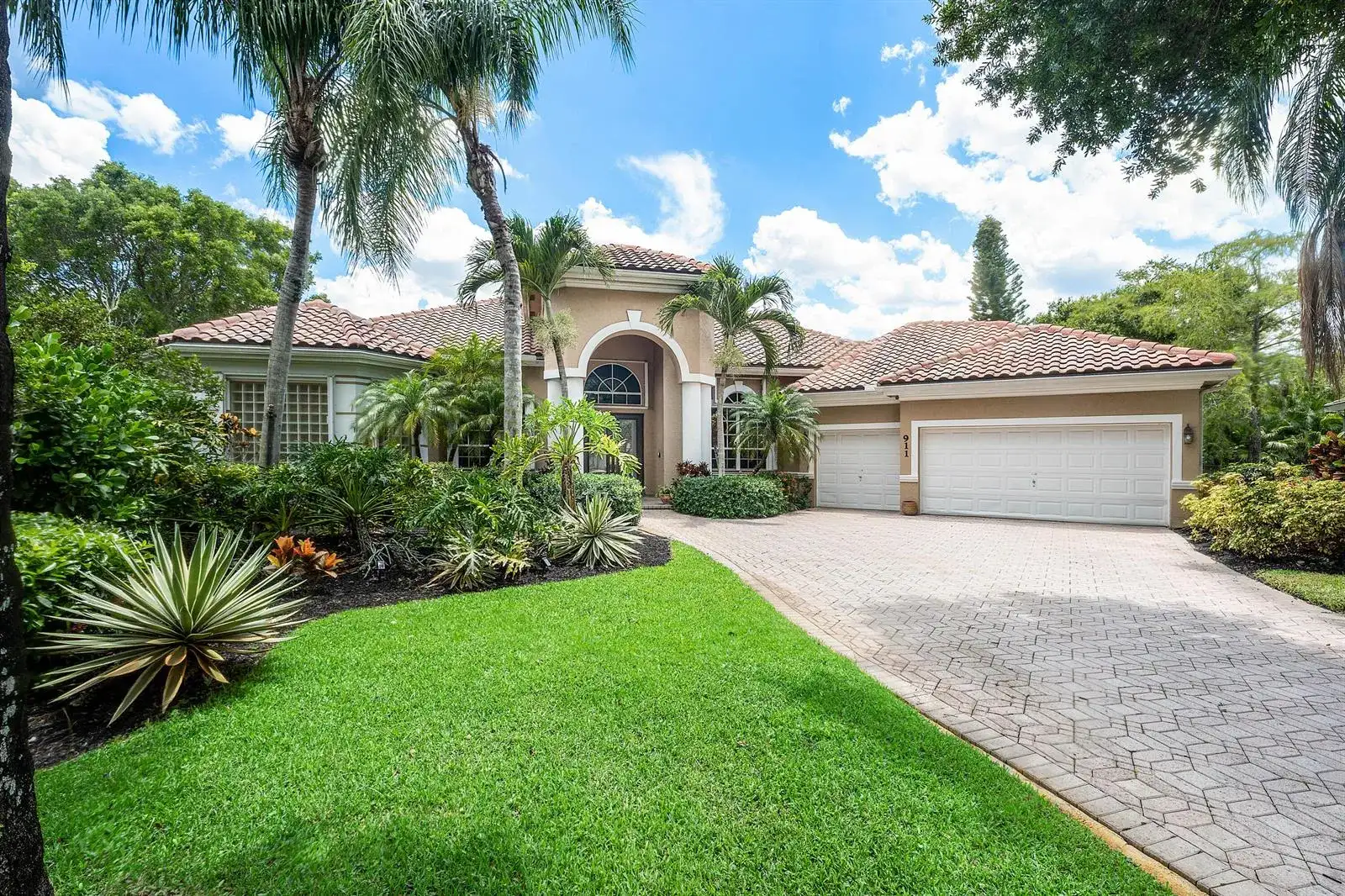 911 Forest Glen Lane, Wellington FL 33414 photo 4