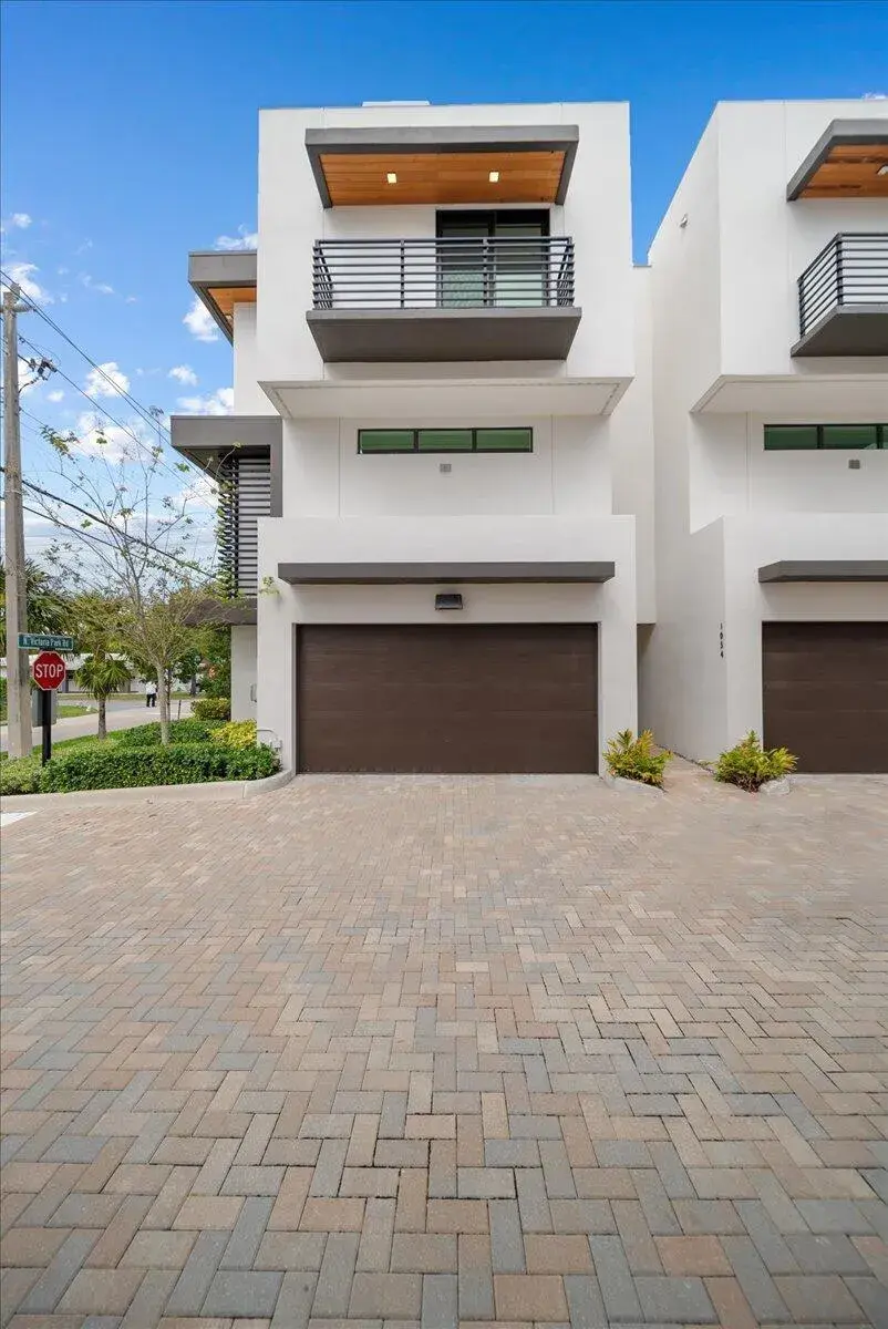 1052 N Victoria Park Road, Fort Lauderdale FL 33304