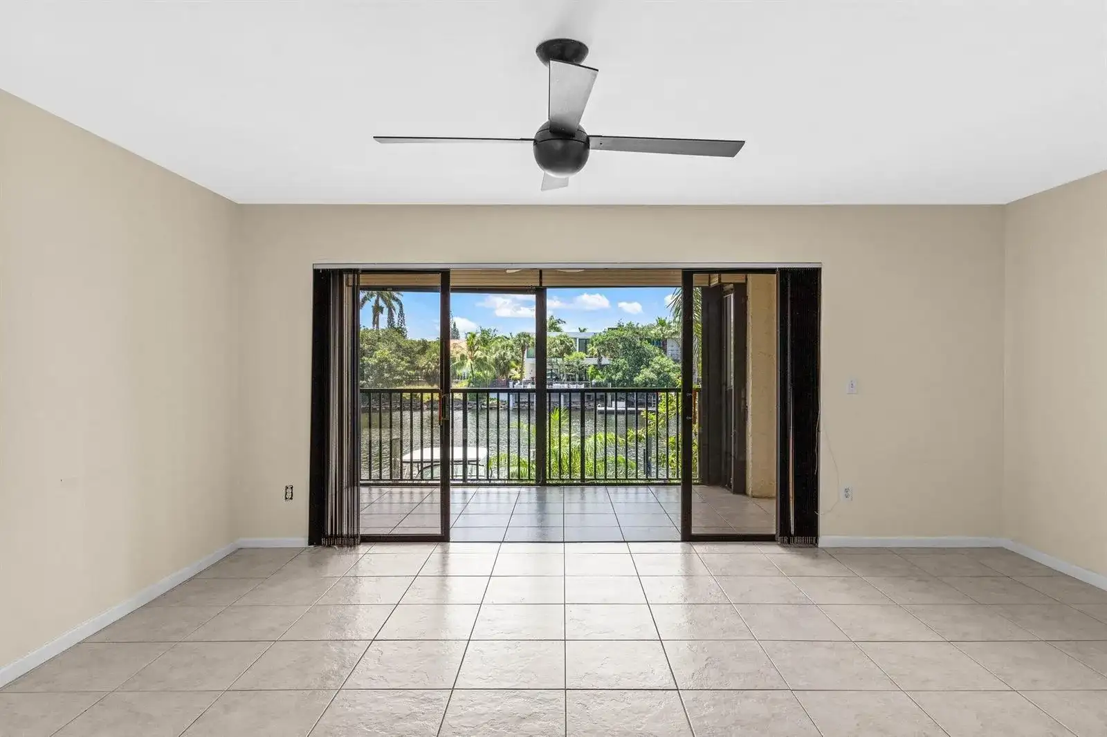210 Captains Walk # 711, Delray Beach FL 33483 photo 5