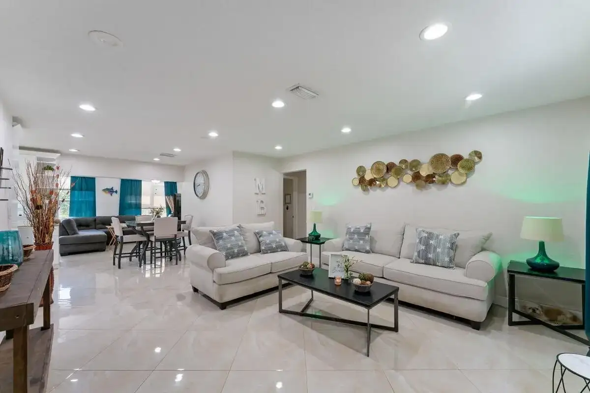 4184 NW 52nd Avenue, Lauderdale Lakes FL 33319 photo 4