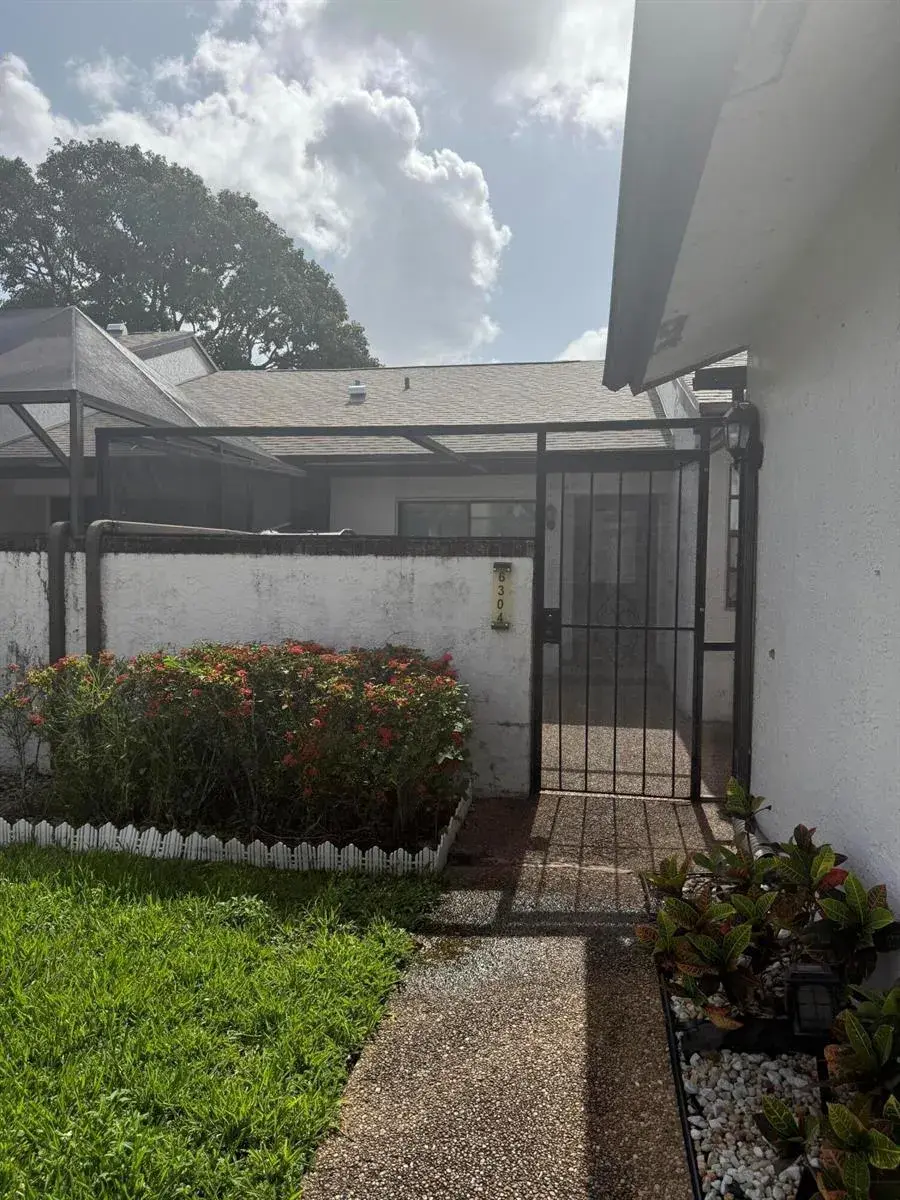 6304 Wedgewood Terrace # B8, Tamarac FL 33321