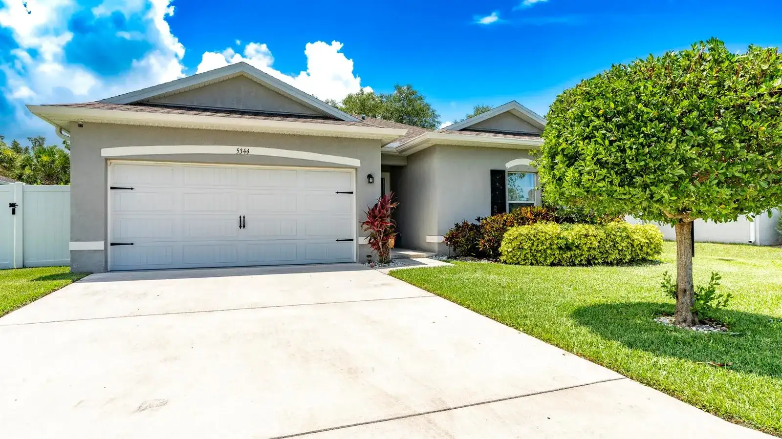 5344 Oakland Lake Circle, Fort Pierce FL 34951 photo 3