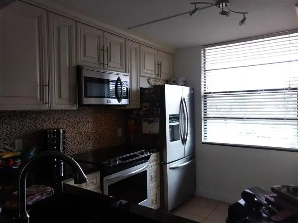 1711 Whitehall Drive # 201, Davie FL 33324 photo 4