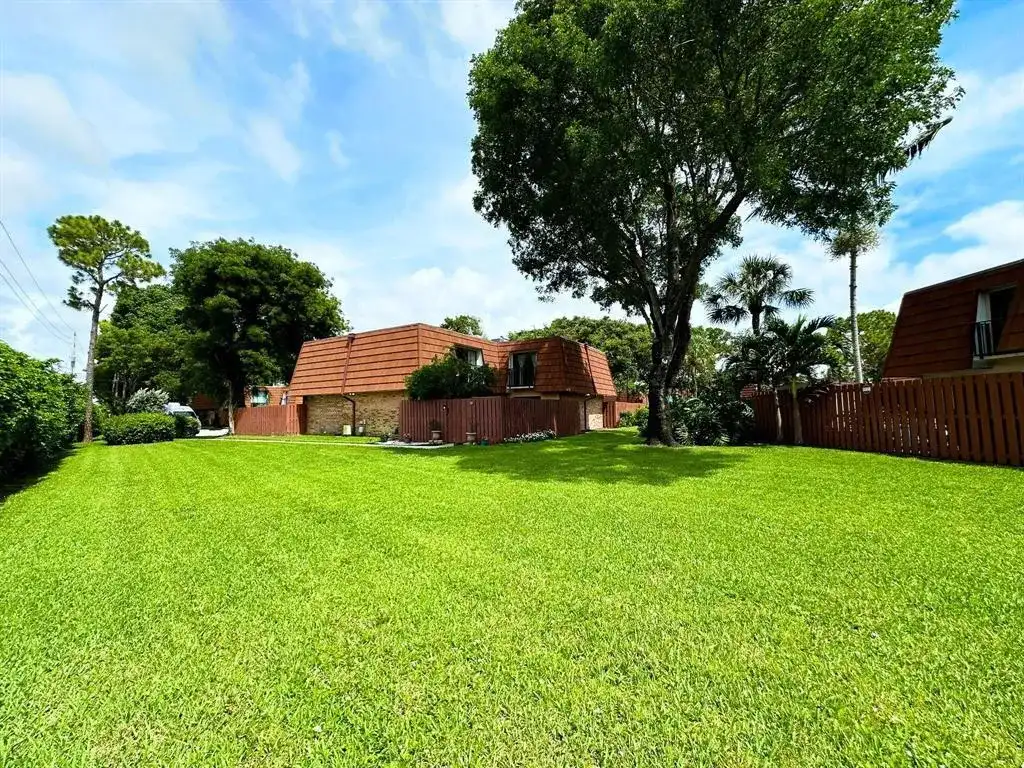 1545 Augusta Circle # 105, Delray Beach FL 33445