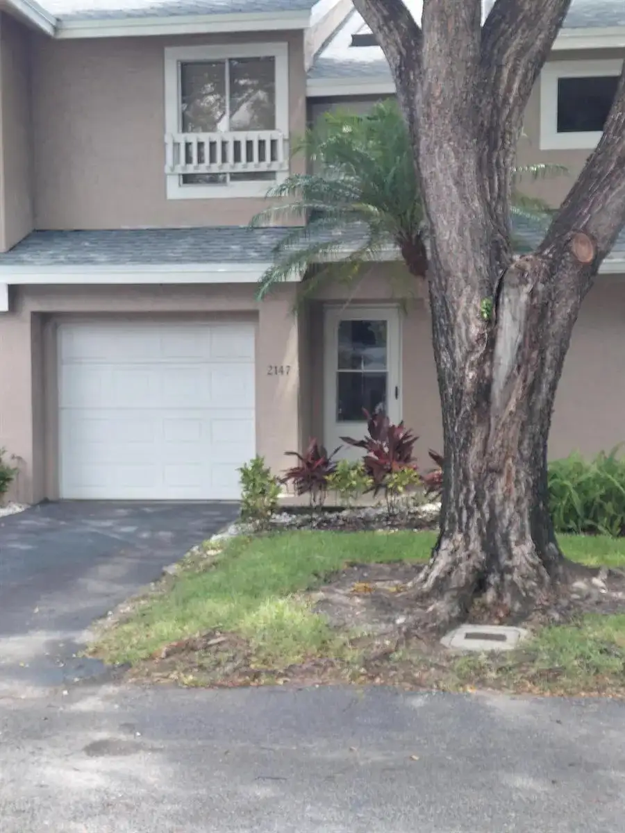 2147 Discovery Circle W, Deerfield Beach FL 33442 photo 2
