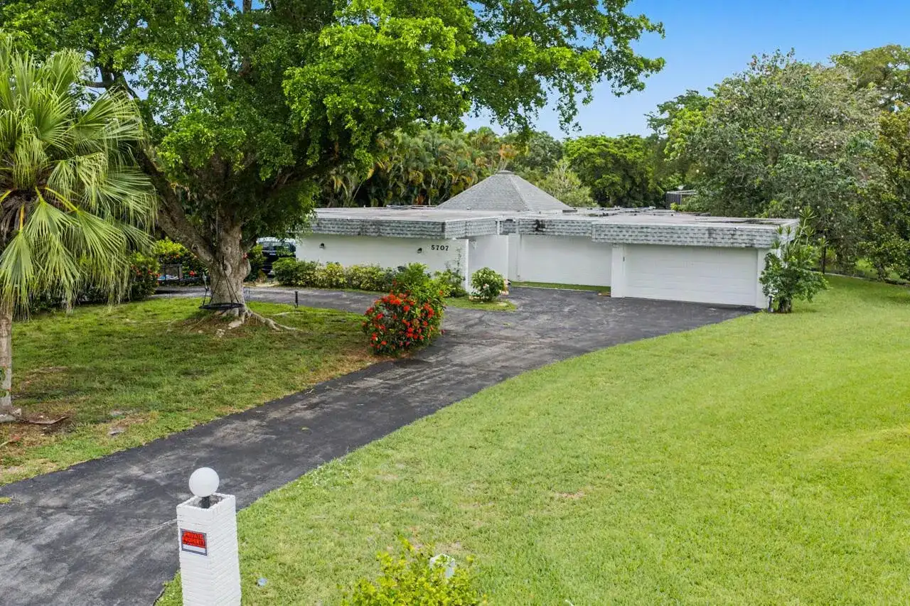 5707 White Hickory Circle, Tamarac FL 33319 photo 2