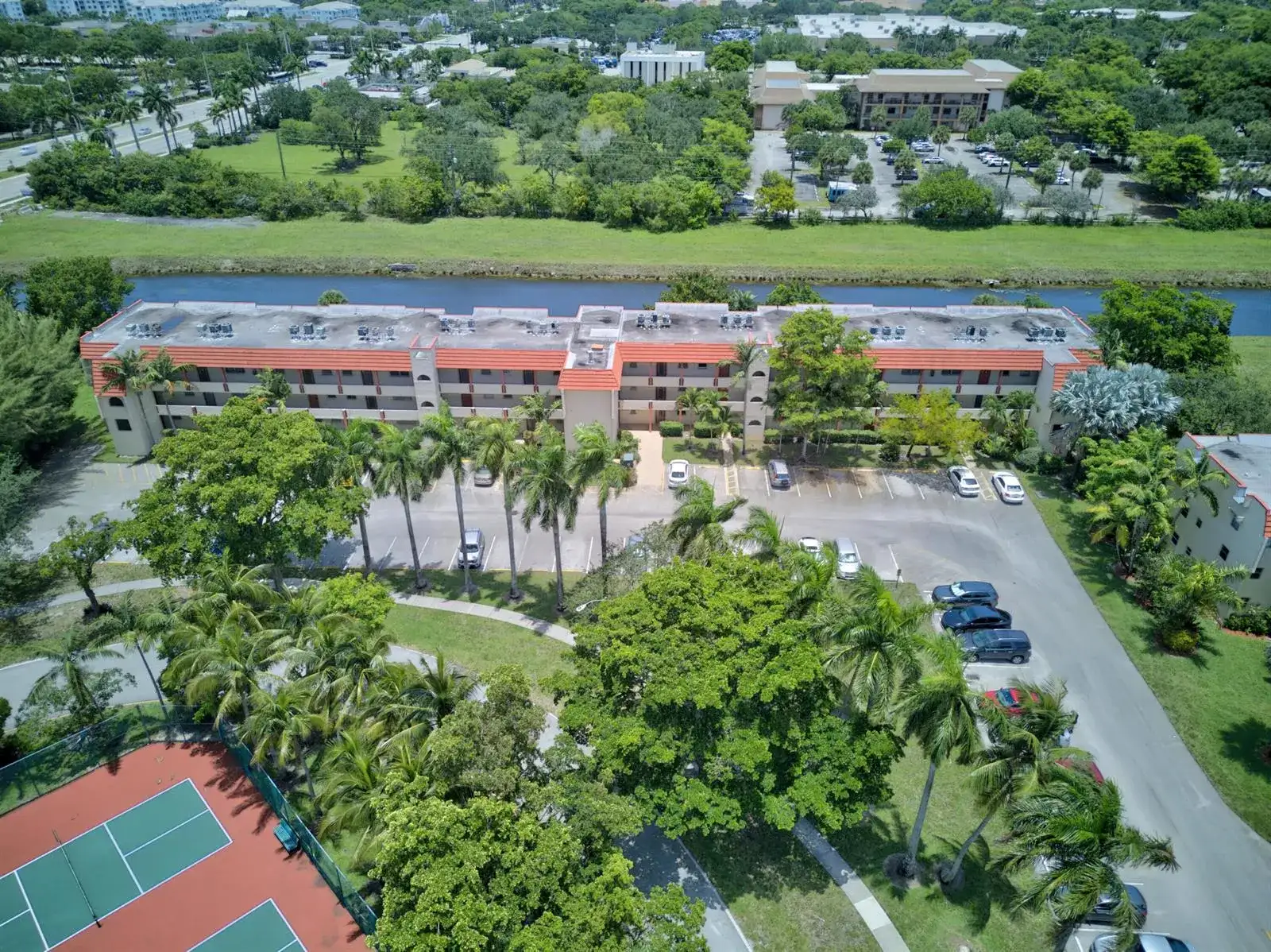 8101 N Sunrise Lakes Drive N # 112, Sunrise FL 33322 photo 2
