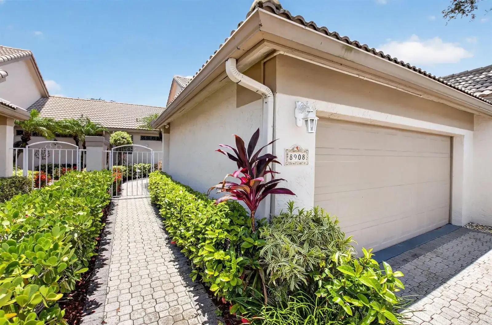 8908 Shoal Creek Lane, Boynton Beach FL 33472 photo 2