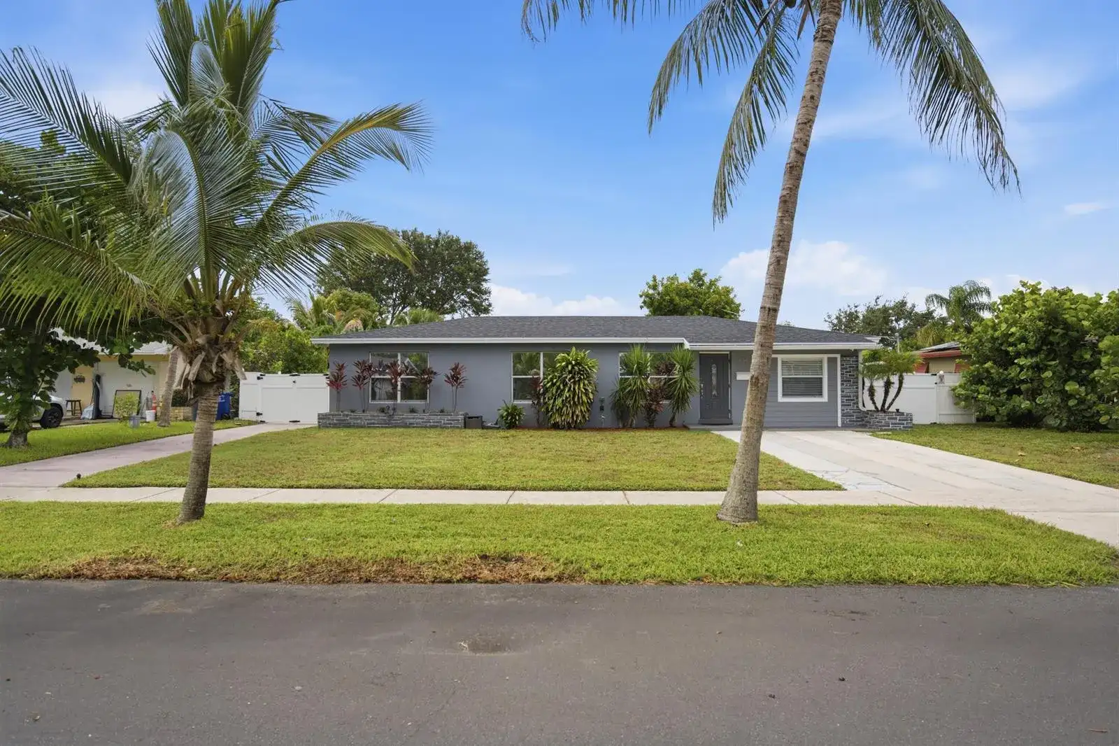 434 Australian Circle, Lake Park FL 33403 photo 2
