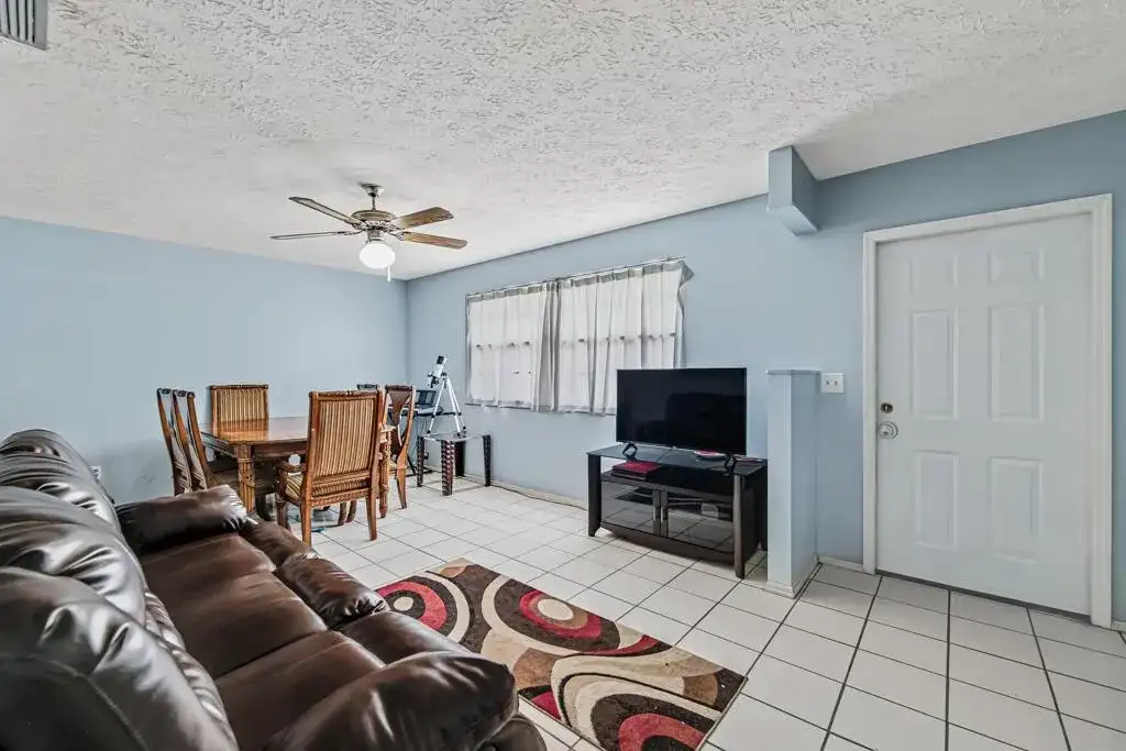 366 SE Lancaster Avenue, Port St. Lucie FL 34984 photo 5