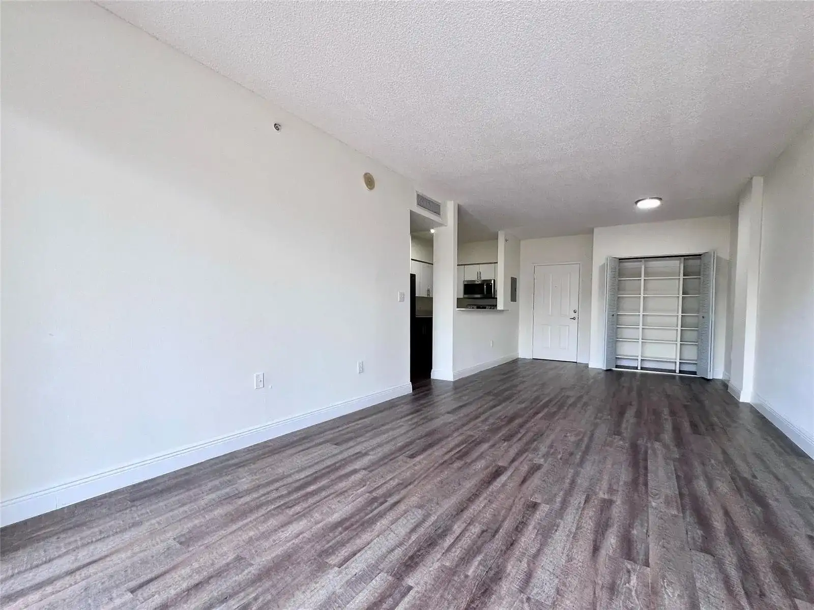 7707 NW 7 Street # 802, Miami FL 33126 photo 2