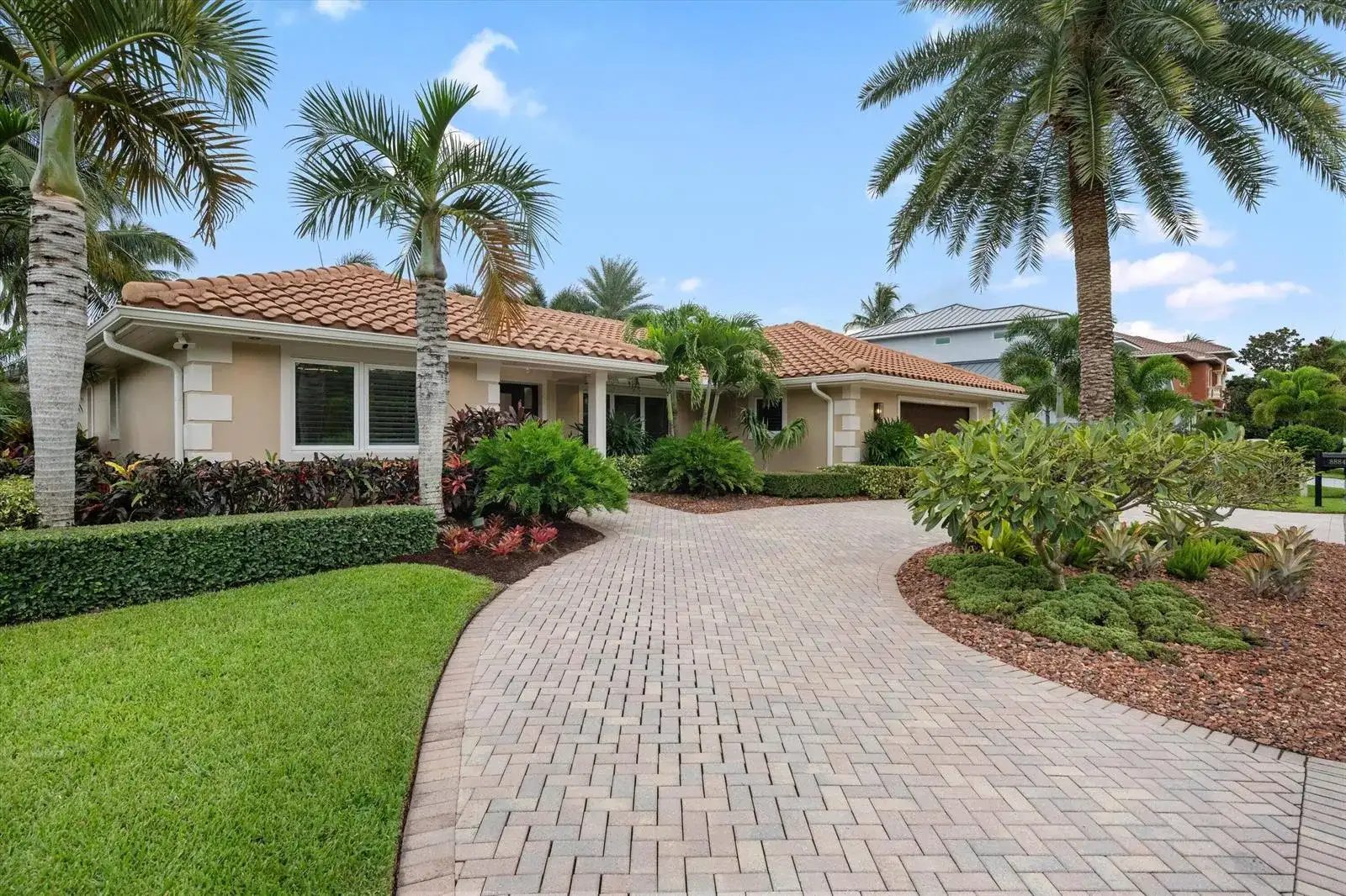 8884 SE Pelican Island Way, Hobe Sound FL 33455 photo 2