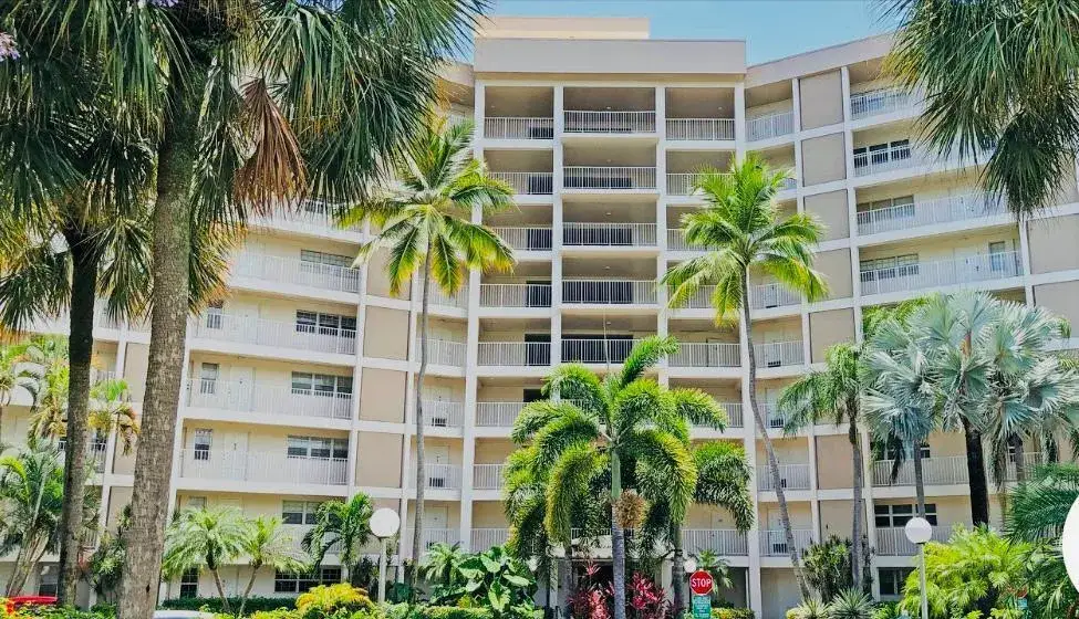 3150 N Palm Aire Drive # 307, Pompano Beach FL 33069