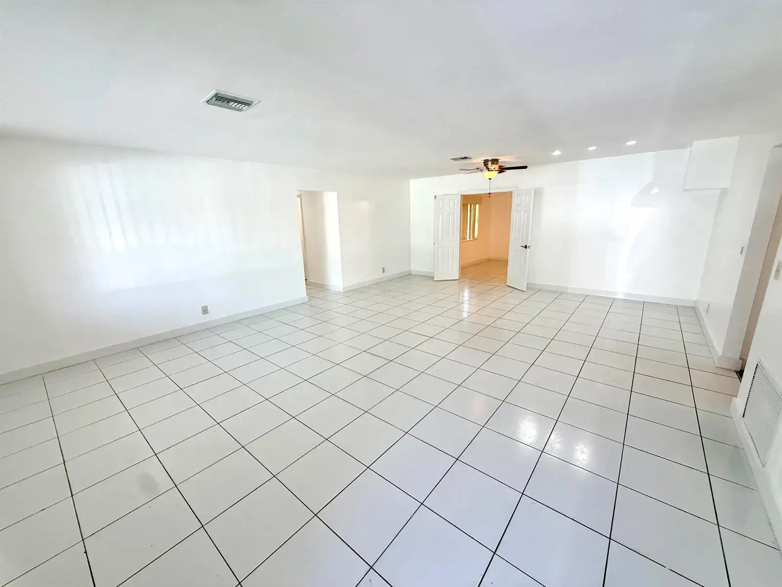 118 SE 10th Court, Deerfield Beach FL 33441 photo 3