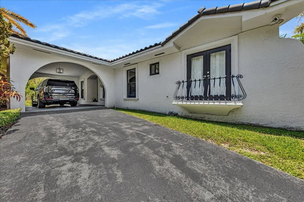 5901 SW 136th Street, Pinecrest FL 33156