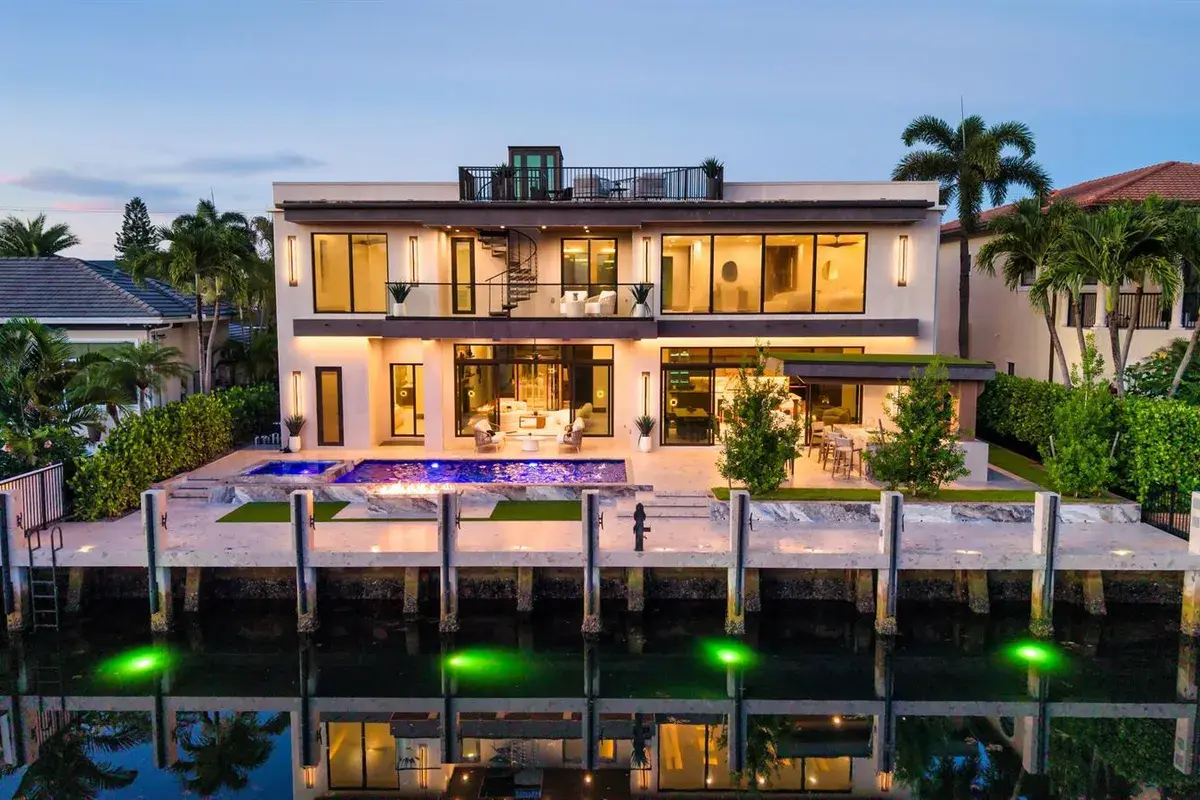2441 NE 48th Court, Lighthouse Point FL 33064