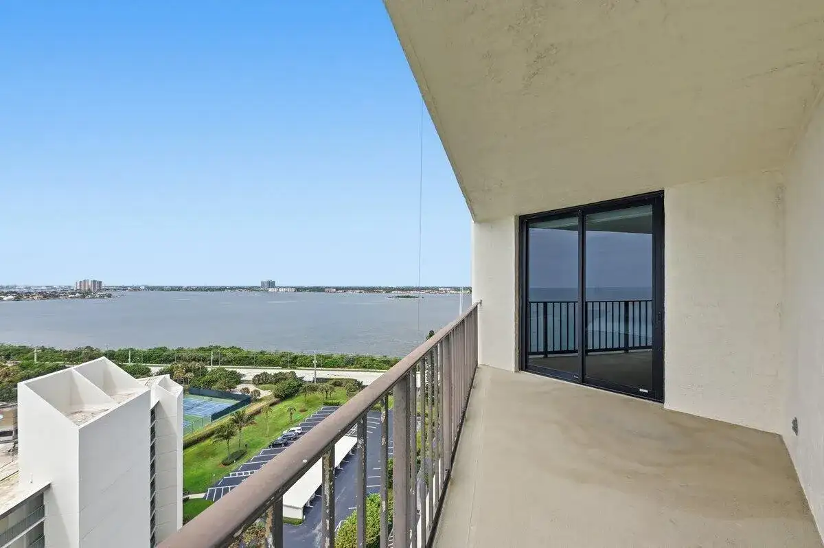 5420 N Ocean Drive, West Palm Beach FL 33404 photo 5