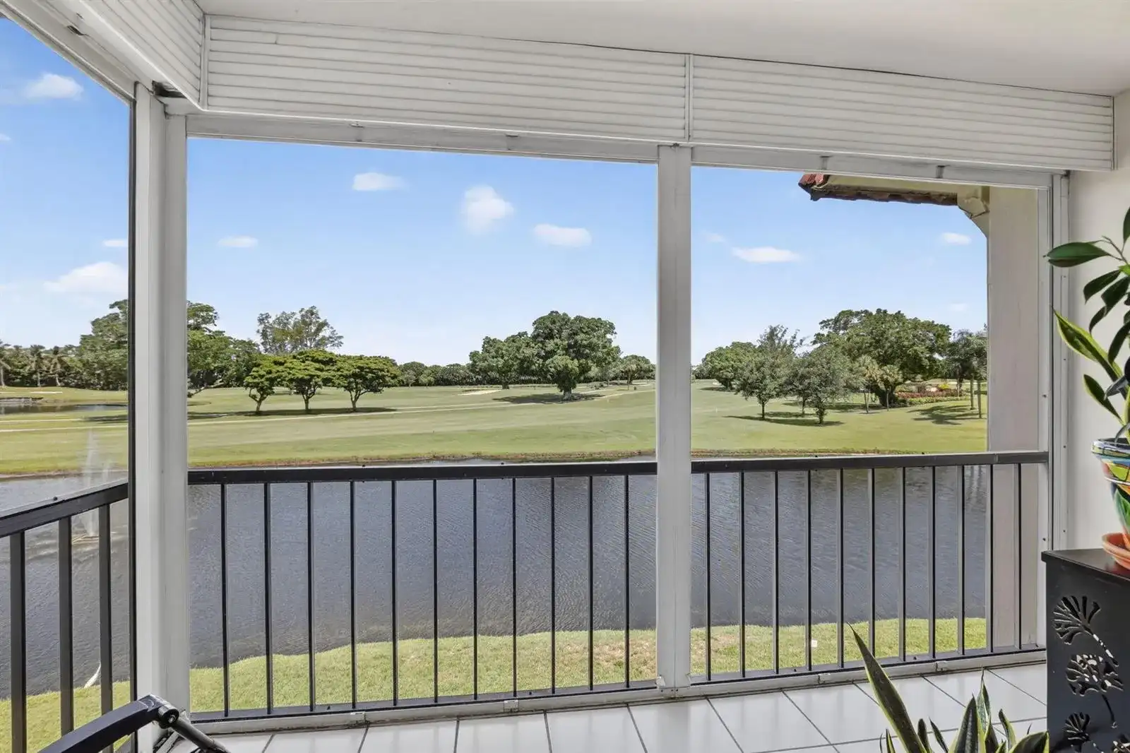 9923 S Hollybrook Lake Drive # 305, Pembroke Pines FL 33025