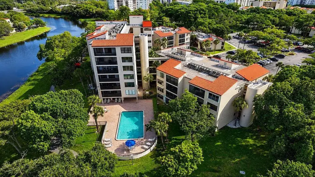 2322 S Cypress Bend Drive # 311, Pompano Beach FL 33069