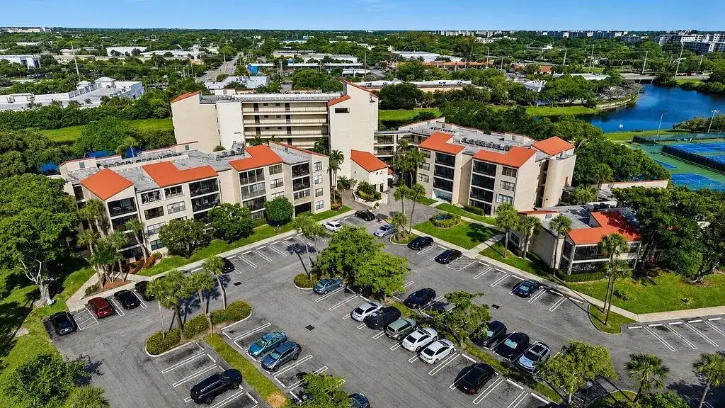 2322 S Cypress Bend Drive # 311, Pompano Beach FL 33069 photo 2