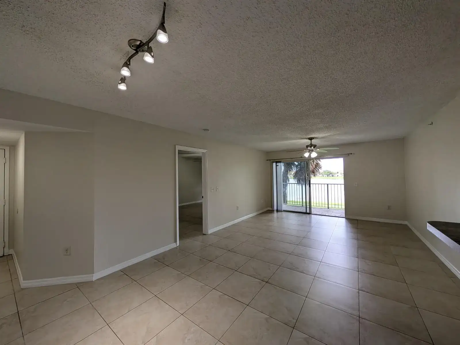 5011 Wiles Road # 208, Coconut Creek FL 33073 photo 3