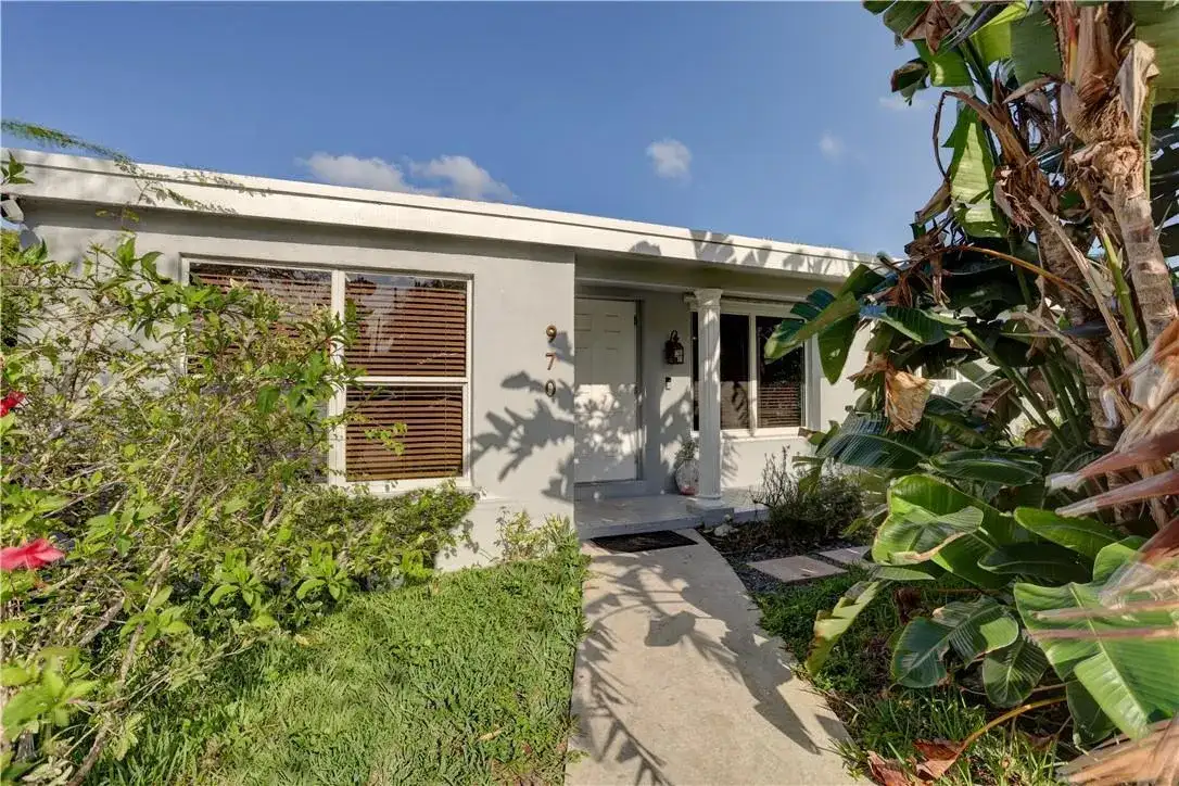 970 SW 3rd Avenue, Pompano Beach FL 33060 photo 2