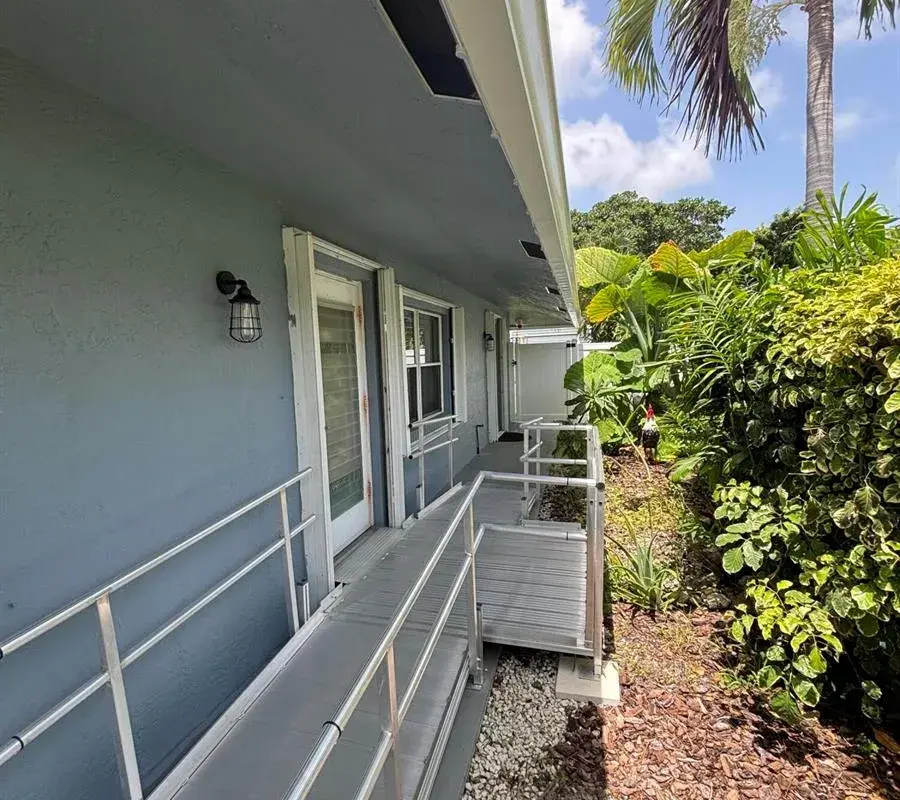 721 E Coast Avenue, Lantana FL 33462
