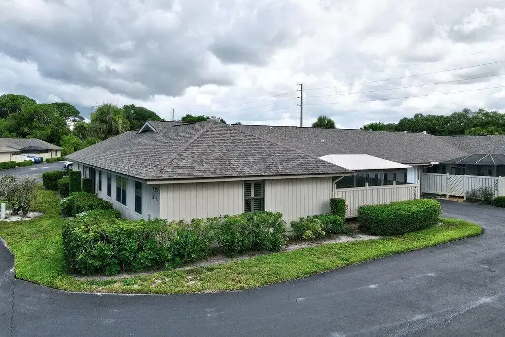725 Timber Ridge Trail SW Unit B, Vero Beach FL 32962 photo 2