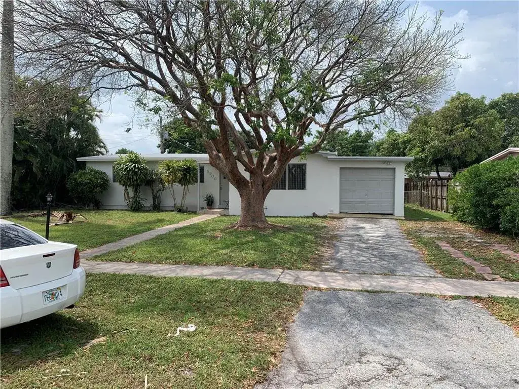 6900 NW 14th Court, Plantation FL 33313