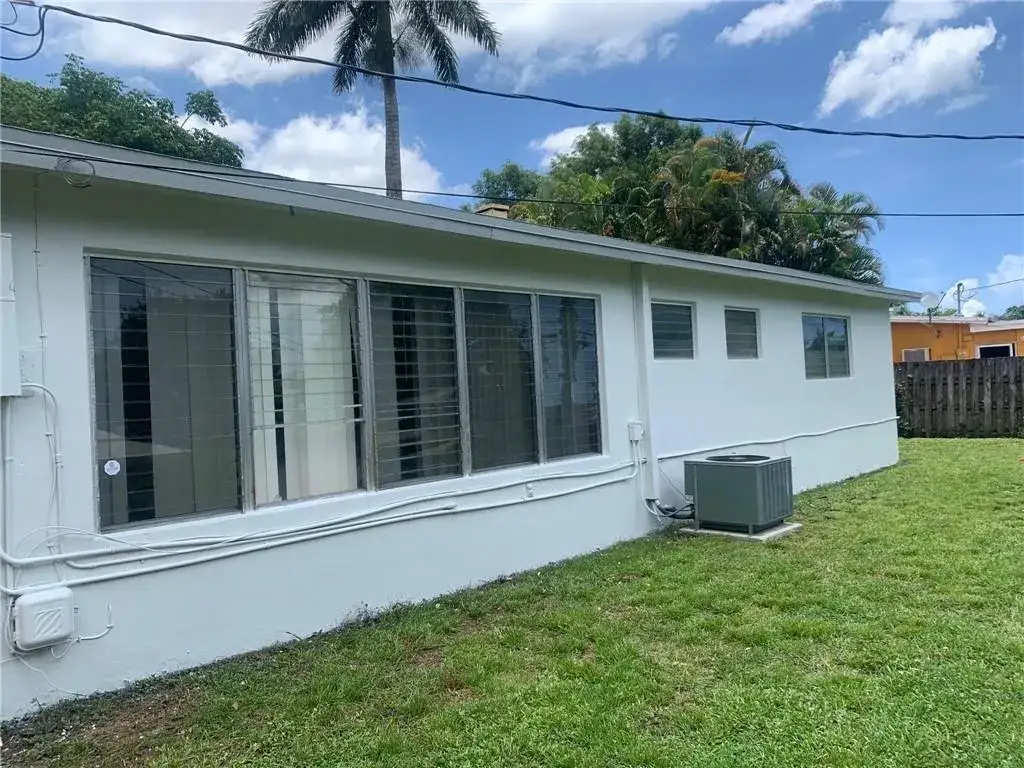 6900 NW 14th Court, Plantation FL 33313 photo 2