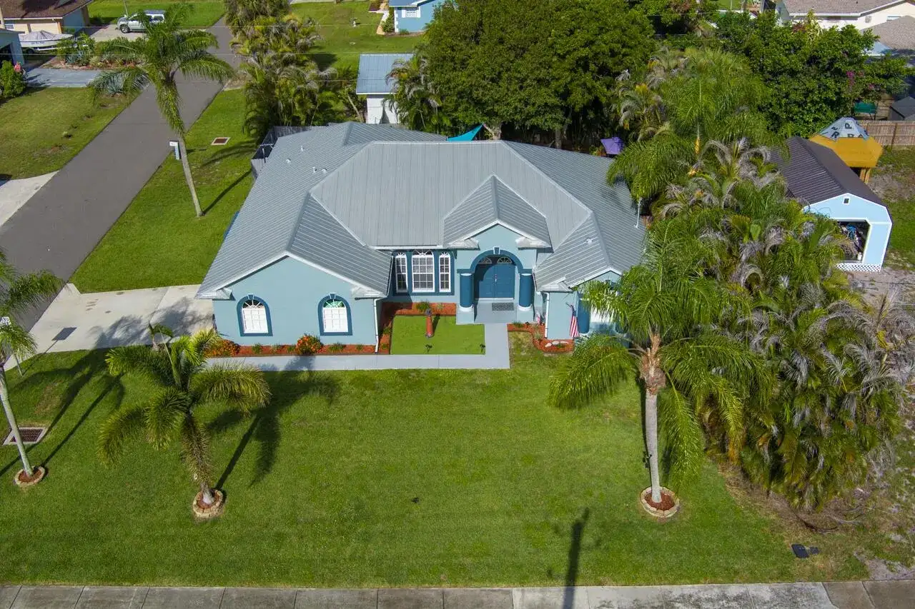 8173 SE Carlton Street, Hobe Sound FL 33455 photo 3