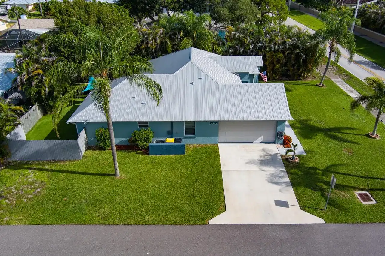 8173 SE Carlton Street, Hobe Sound FL 33455 photo 4