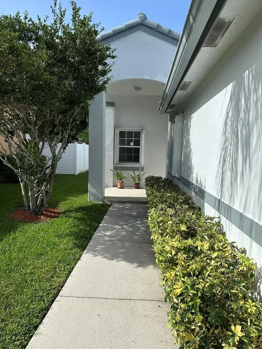 16323 SW 6th Street, Pembroke Pines FL 33027 photo 3