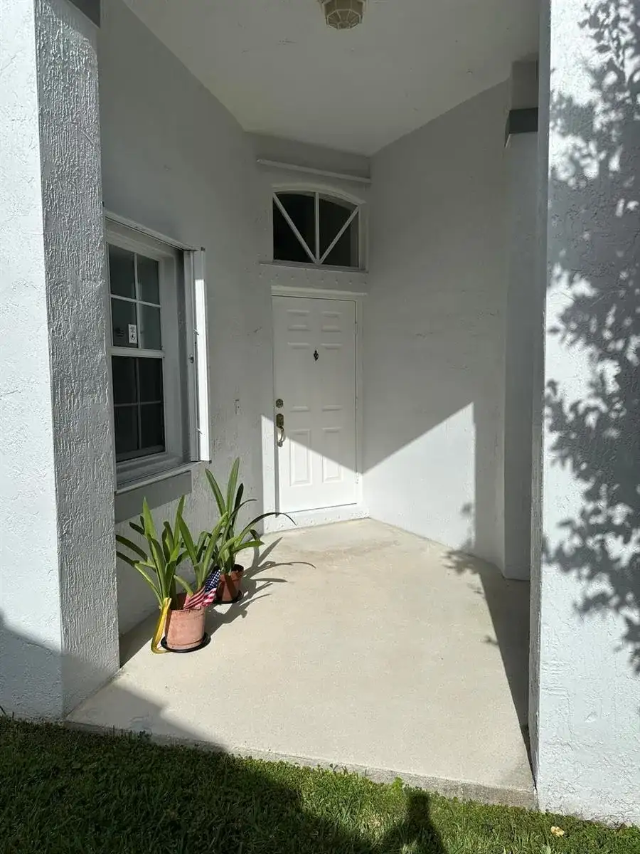 16323 SW 6th Street, Pembroke Pines FL 33027 photo 4