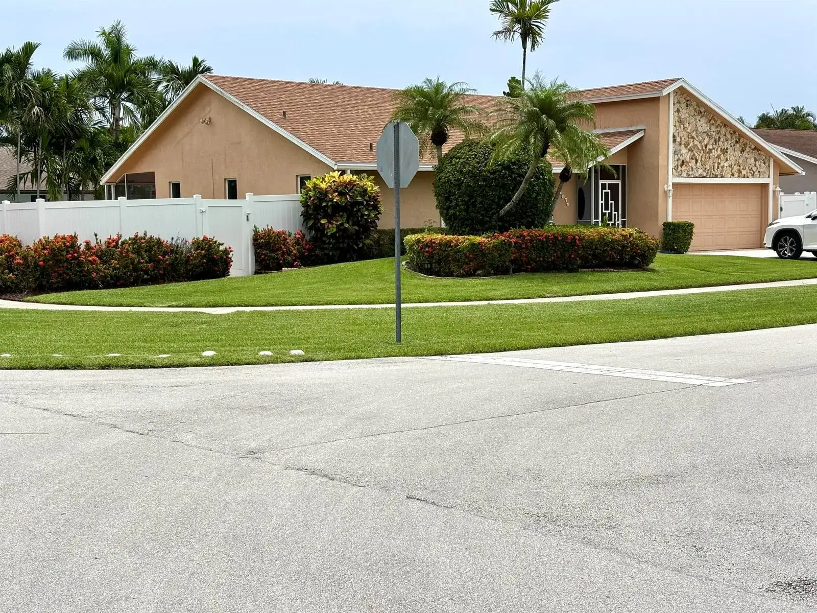 1076 SW 26th Terrace, Deerfield Beach FL 33442 photo 2