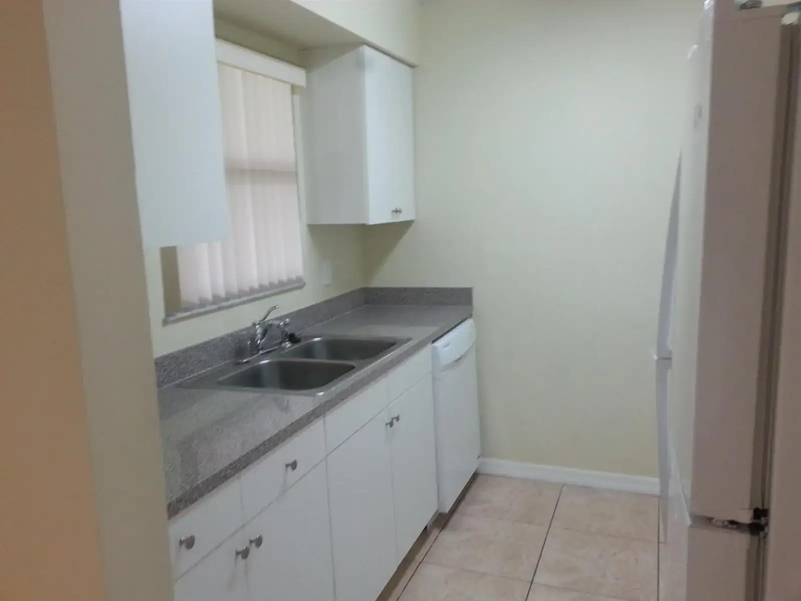 3203 Poolside Drive, FL 33463 photo 3