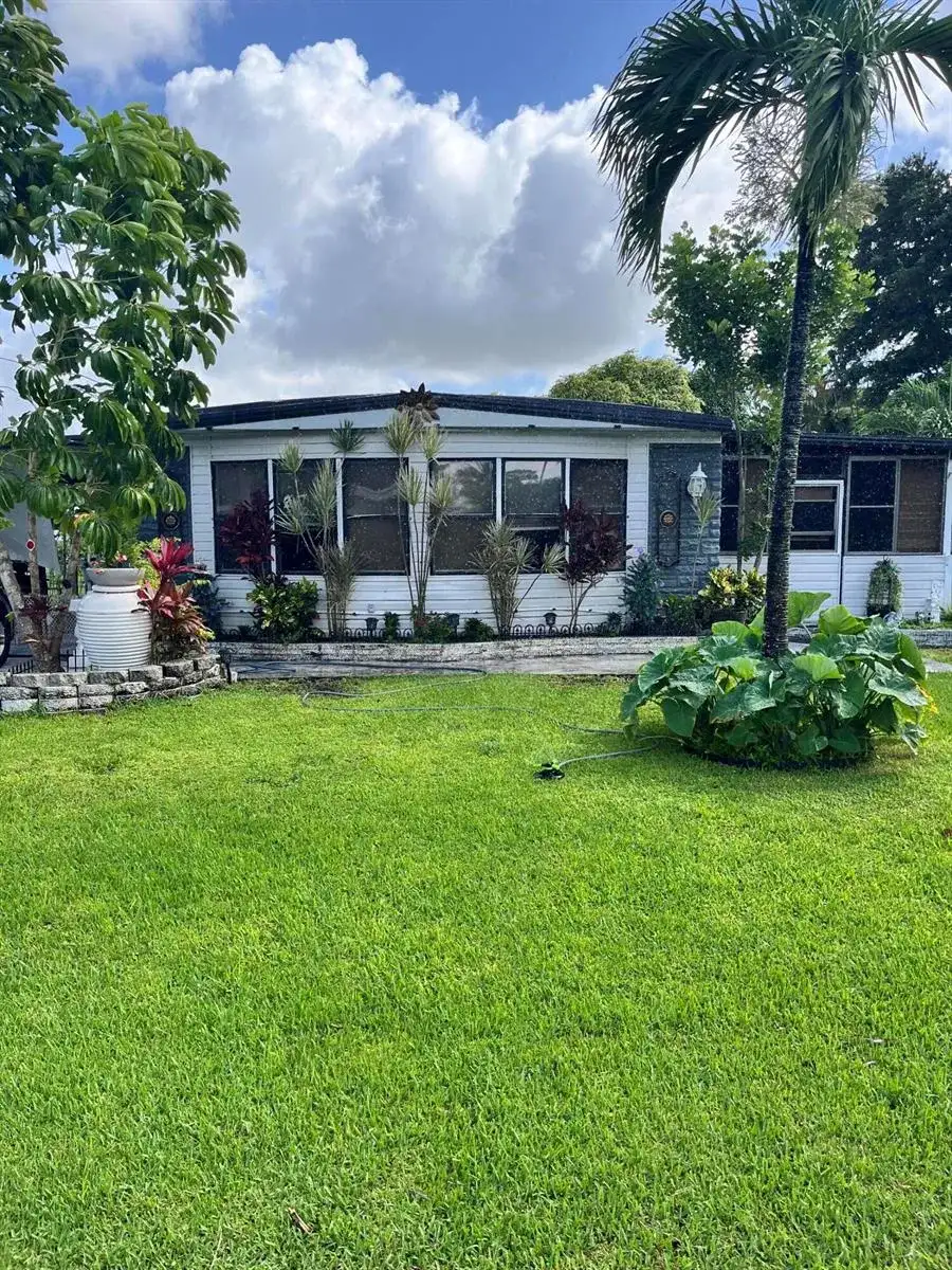 4415 Round Table Court, Boynton Beach FL 33436 photo 2