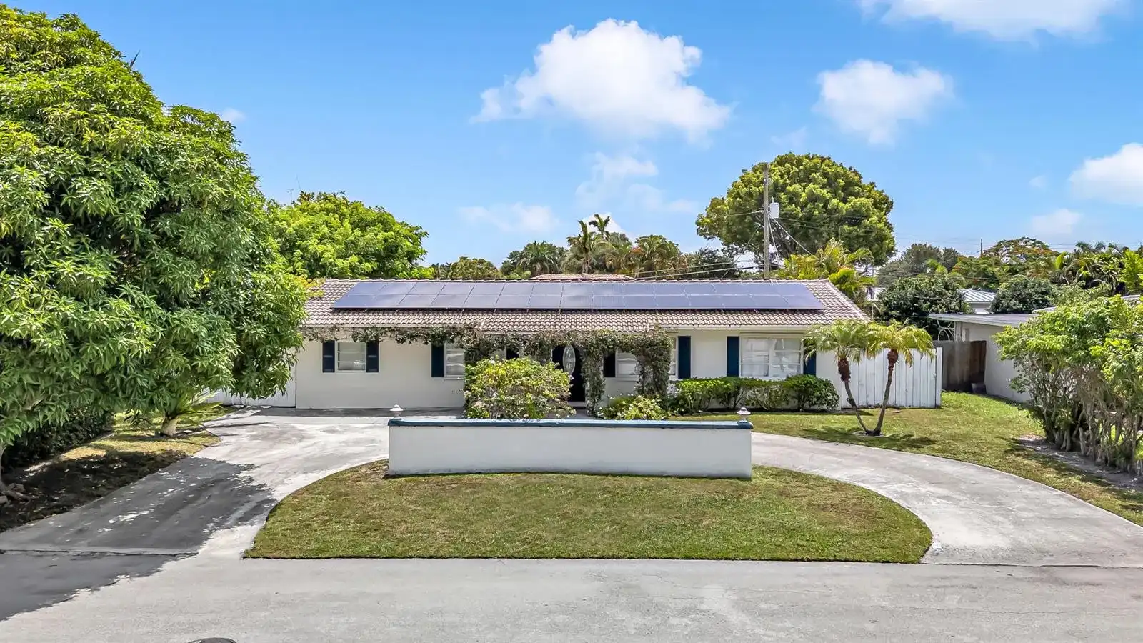 3830 NE 22nd Terrace, Lighthouse Point FL 33064