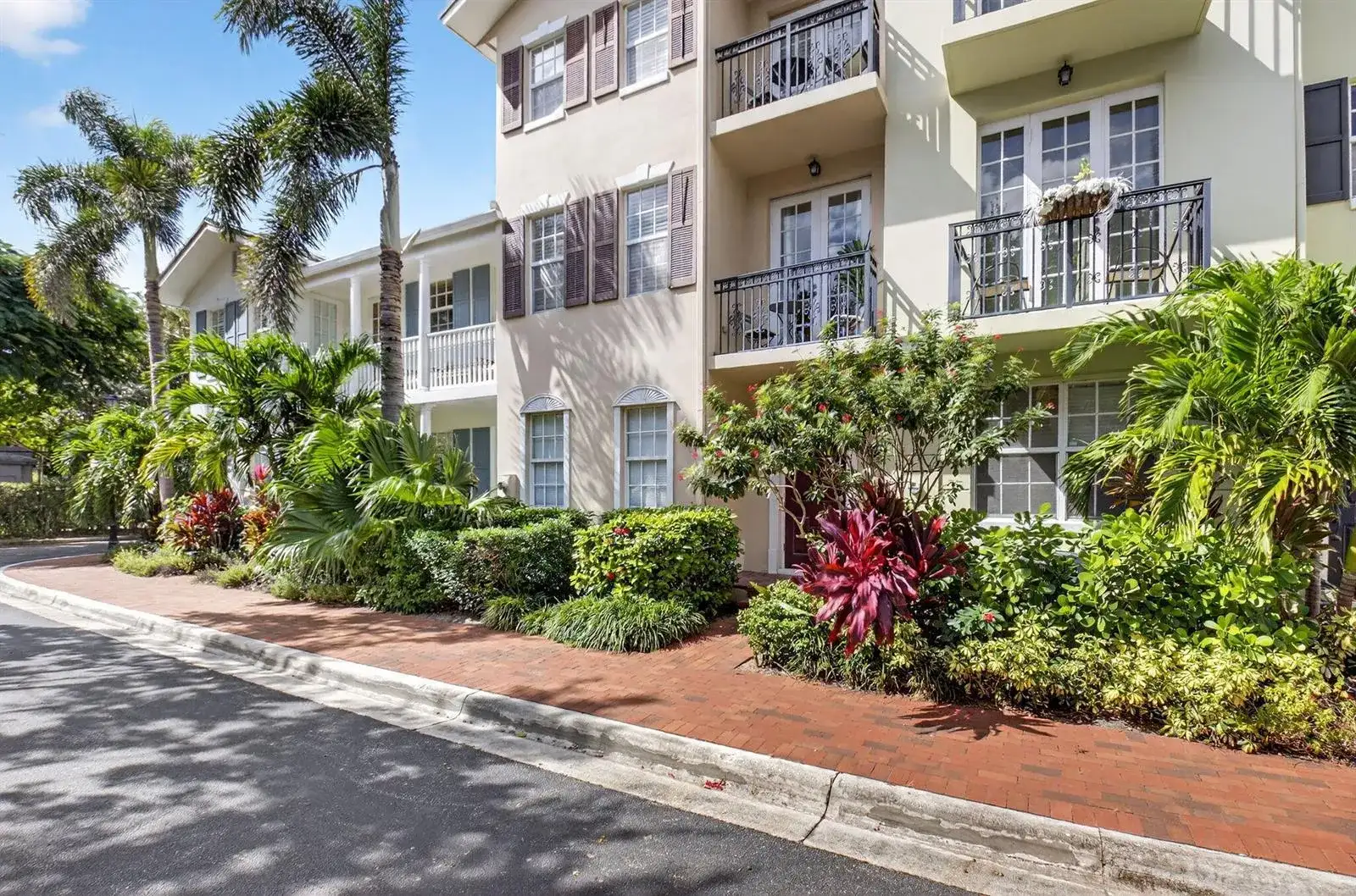 1054 E Heritage Club Circle, Delray Beach FL 33483 photo 4