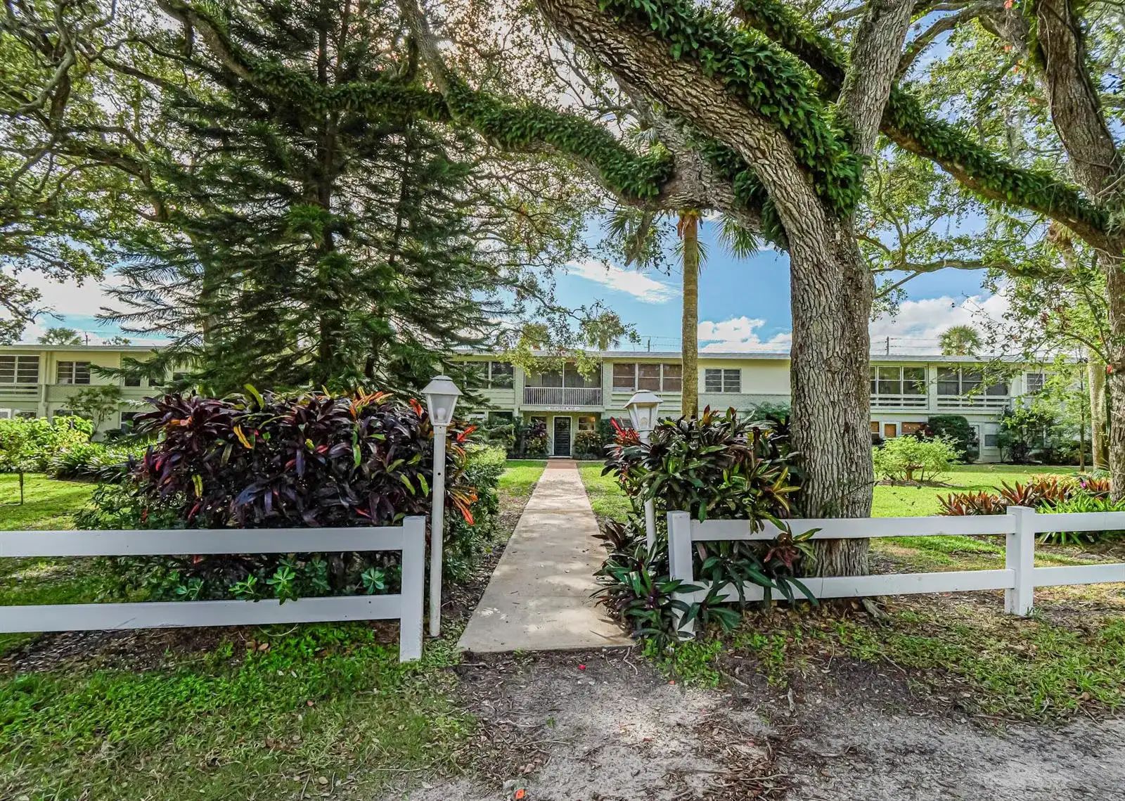677 ROYAL PALM Boulevard # 12, Vero Beach FL 32960 photo 3