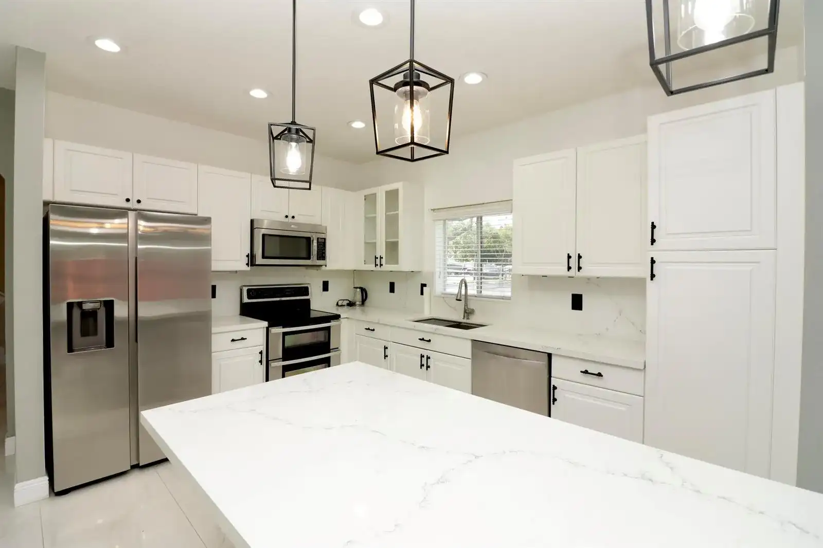 2952 NW 33RD Lane, Lauderdale Lakes FL 33311