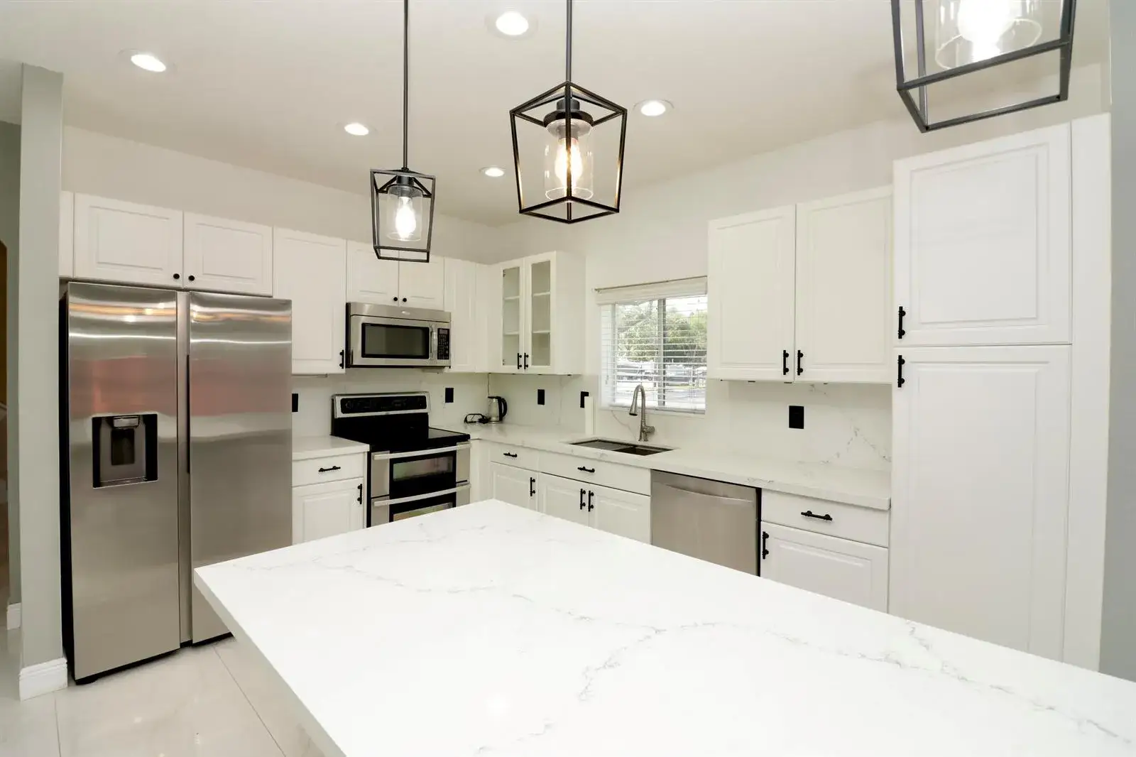 2952 NW 33RD Lane, Lauderdale Lakes FL 33311