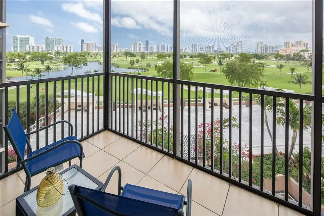 20379 W COUNTRY CLUB Drive W # 638, Aventura FL 33180