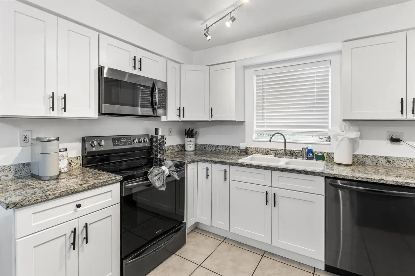 2191 THOMASSON Drive, Naples FL 34112 photo 4