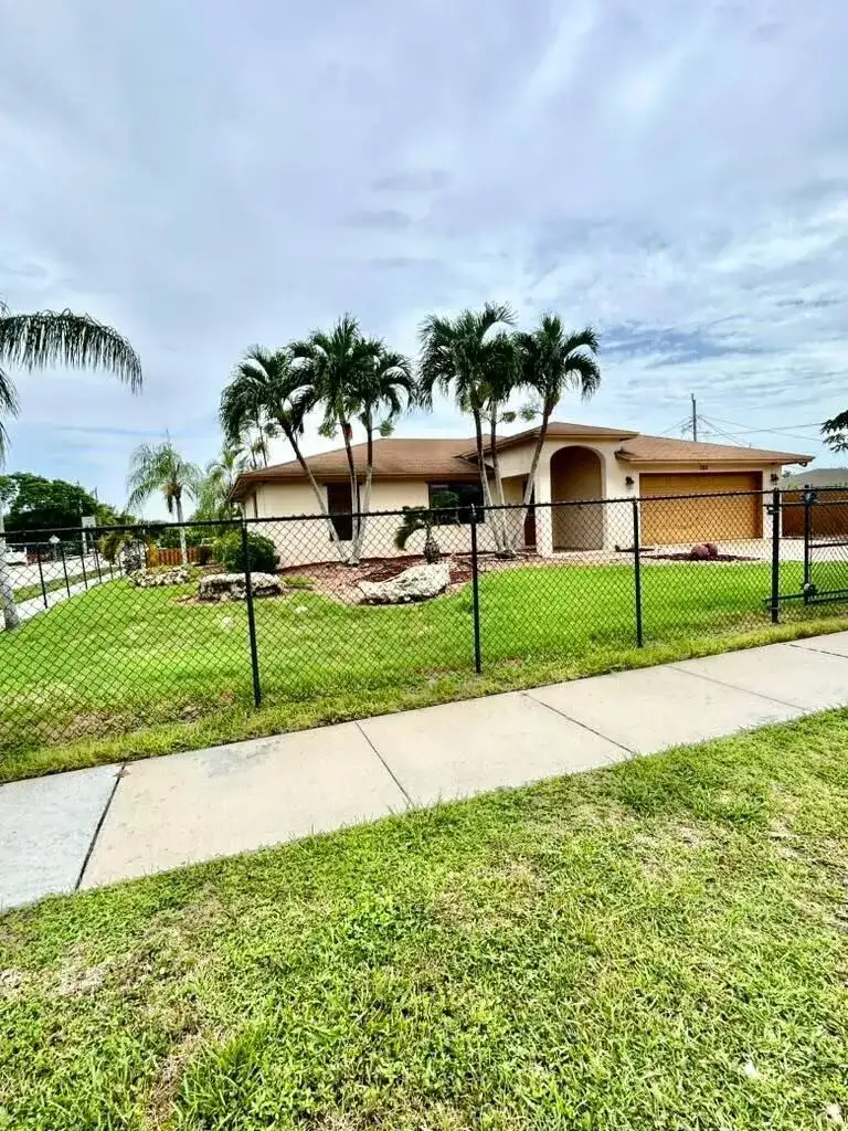 785 SW 4TH Street, Delray Beach FL 33444 photo 2