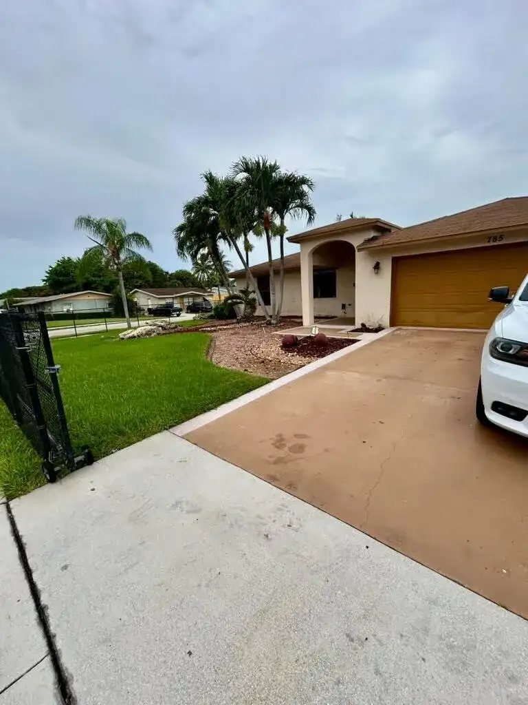 785 SW 4TH Street, Delray Beach FL 33444 photo 3