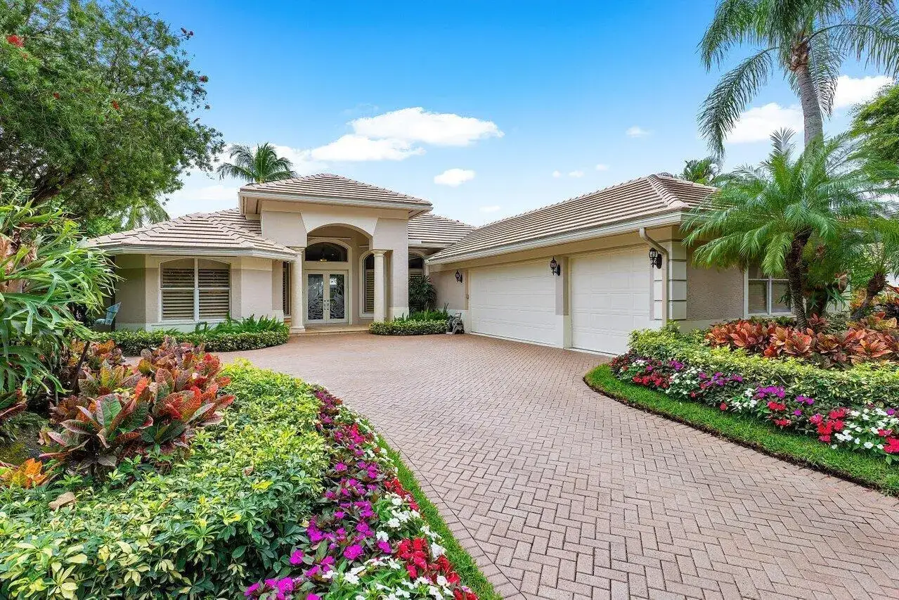 3 Bermuda Lake Drive, Palm Beach Gardens FL 33418